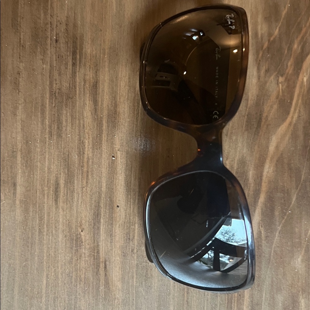 Ray-Ban tortoise shell polarized sunglasses with Tan Case - Picture 2 of 5